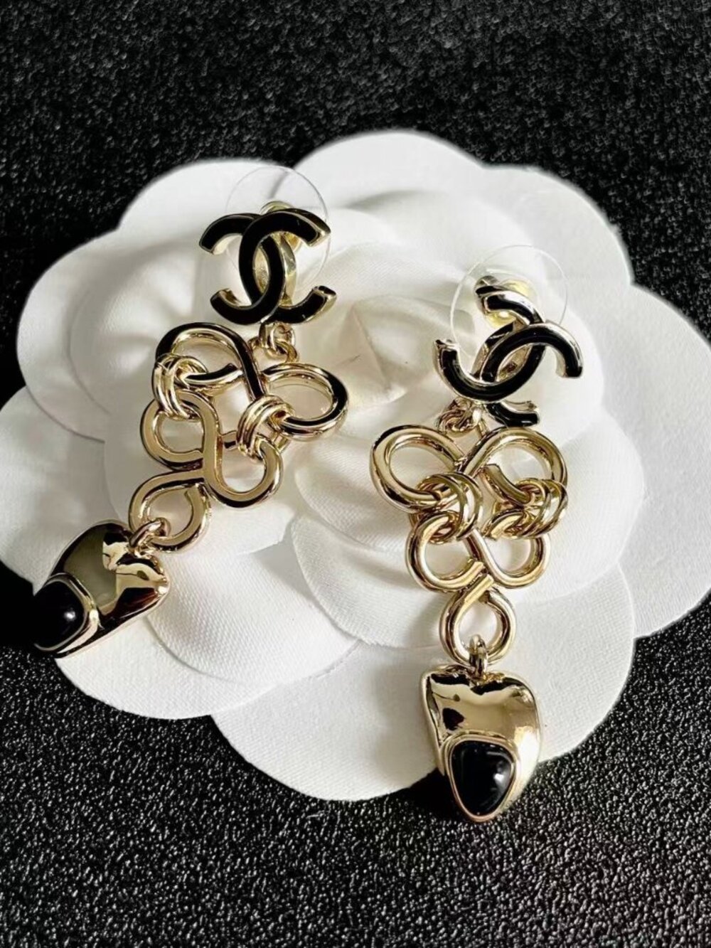 CHANEL earring - Picture 3 of 5